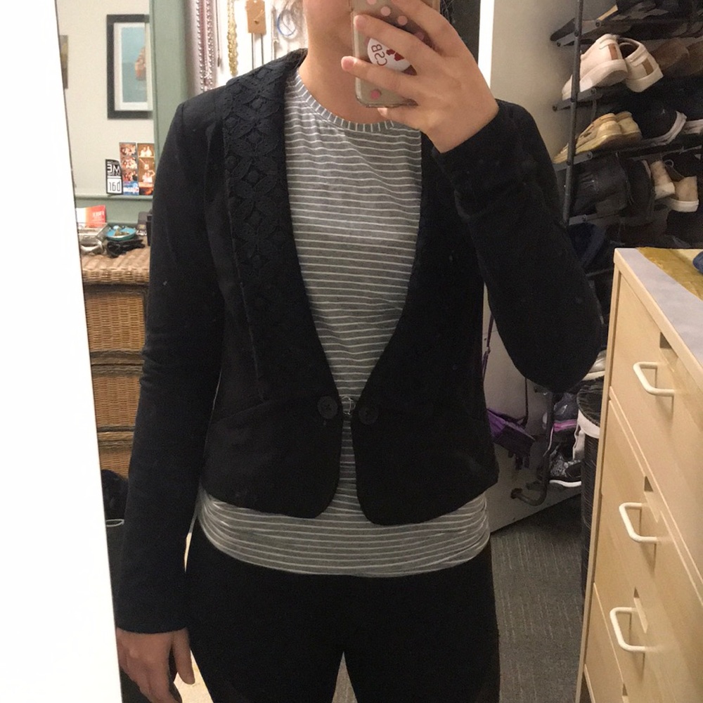 Cardigan/blazer with lace detail